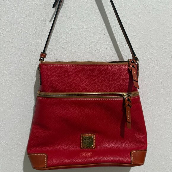 🔥 Dooney & Bourke Red Pebble Leather Shoulder Bag – A Bold Classic 🔥 - Picture 2 of 7